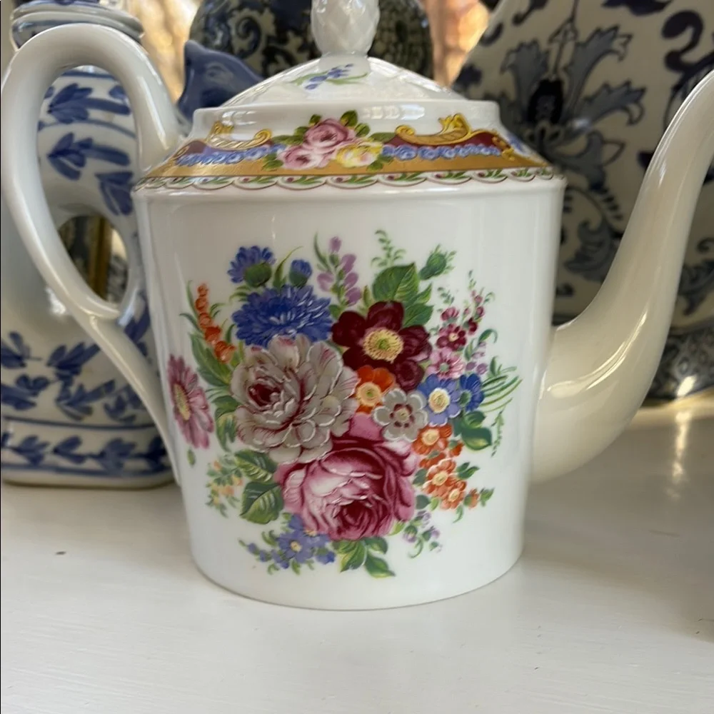 Limoges Floral Teapot White with Multicolor Design Beautiful condition no chips - Picture 1 of 9